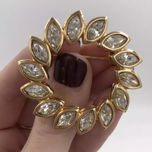 🆕 1980s Swarovski S.A.L. Gold Tone Brooch Pin
